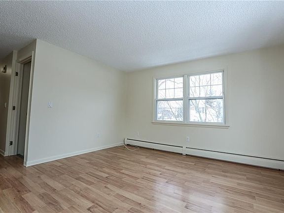 5th image of 121 Clark St