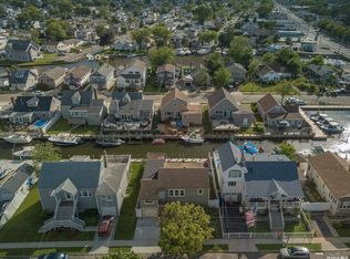 641 S 8th St, Lindenhurst, NY 11757