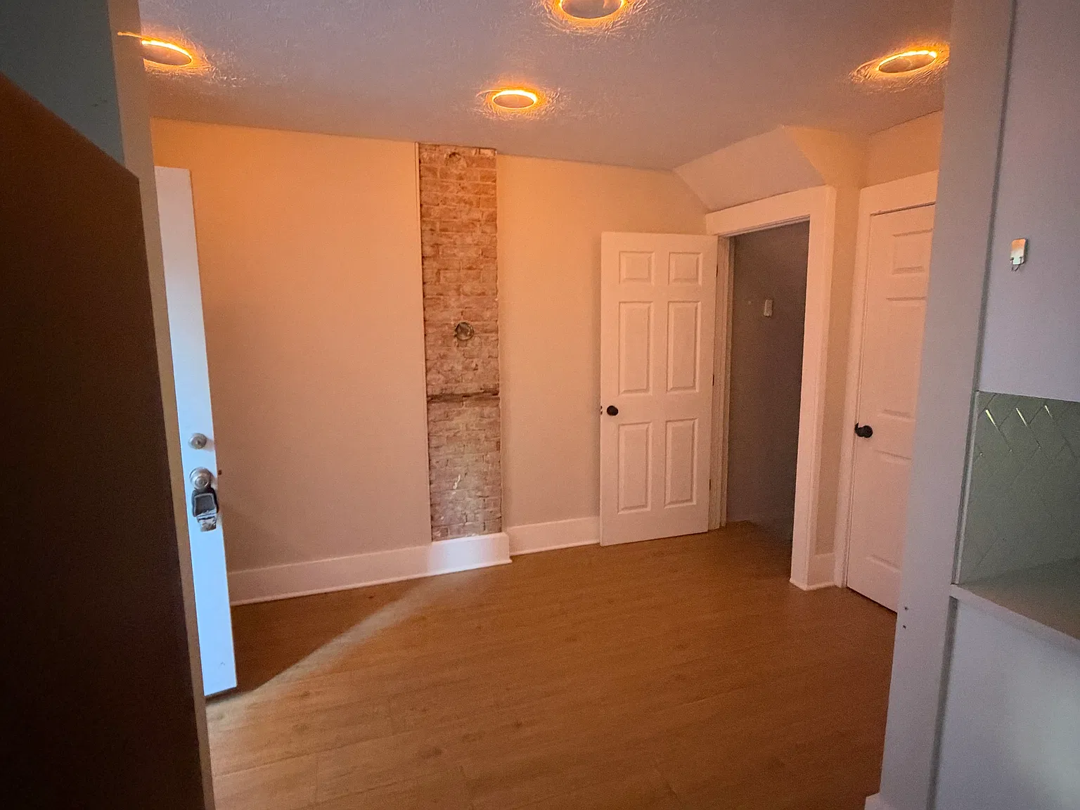 3 bed, 1800 sqft, $1,895 — Photo 1