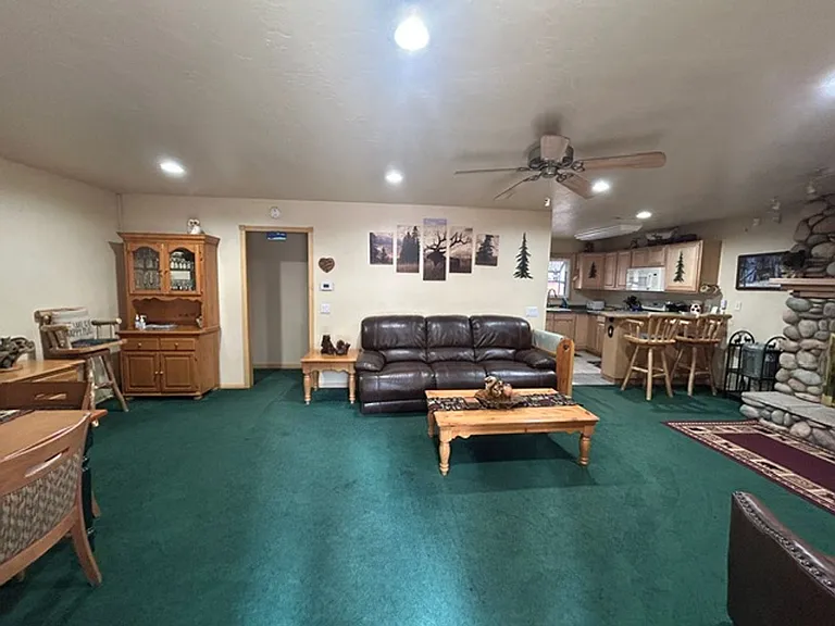 213 E Aeroplane Blvd — Photo 4