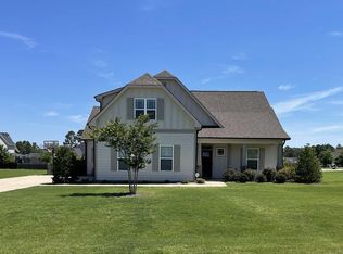 551 Goldenleaf Cir, Whispering Pines, NC 28327