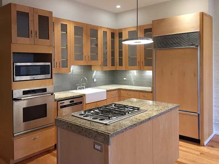 1358 W Randolph St — Photo 12