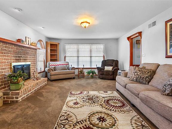 3rd image of 255 Timothy Ave