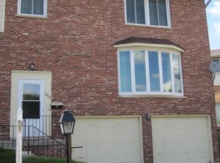 8818 Plainfield Rd, Brookfield, IL 60513