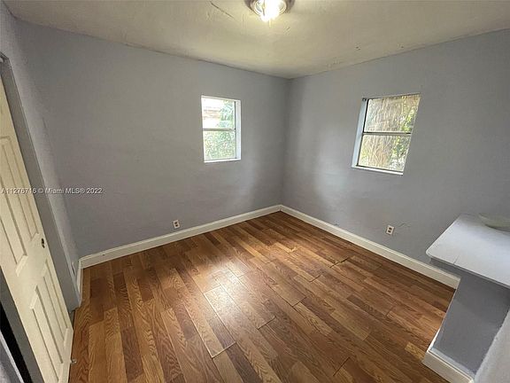 4th image of 820 NW 19th Ter #0