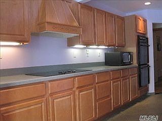 3rd image of 142 Lee Ave