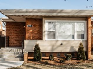 8921 S Phillips Ave, Chicago, IL 60617