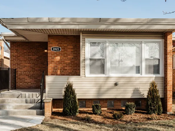 8921 S Phillips Ave, Chicago, IL 60617