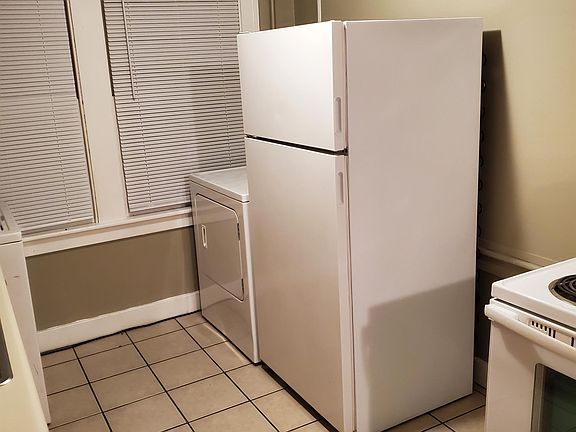 4th image of 1621 Fairchild Ave APT 2
