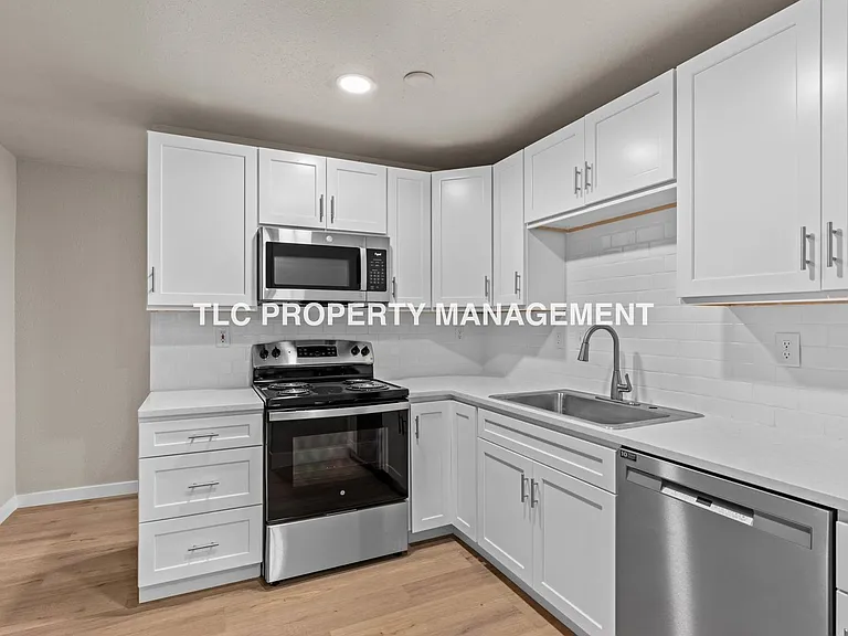 227 S 6th St — Photo 6