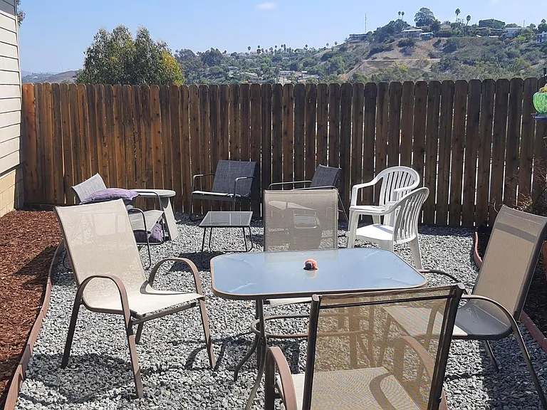 567 Hoover St — Photo 3