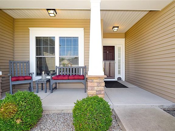 4th image of 127 Balmoral Dr