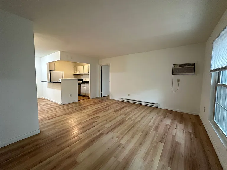 University Park Apartments near Cornell University — Photo 434