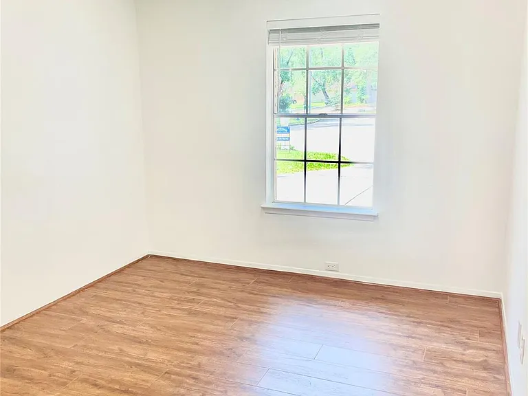3126 Village Woods Dr — Photo 12