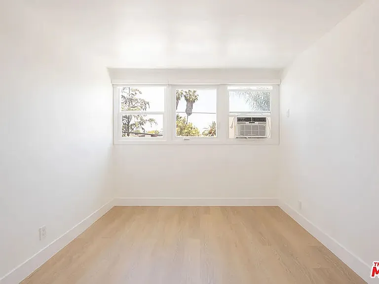 1000 N Curson — Photo 28