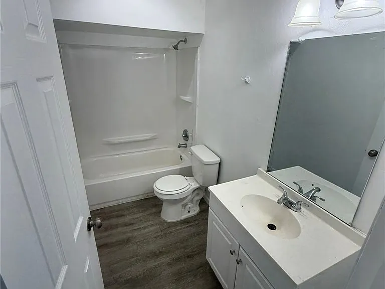 2708 Broadway #7 — Photo 9