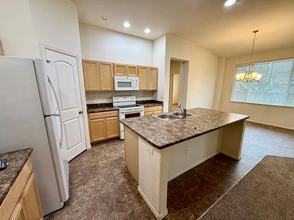 4193 Front Stretch Dr