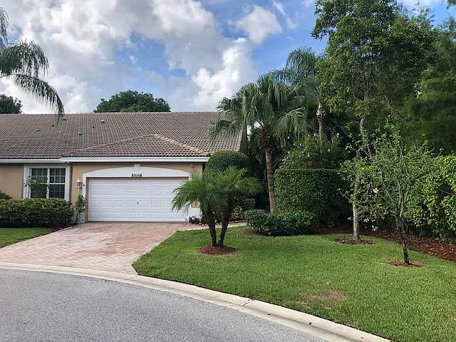 4646 Carlton Golf Dr