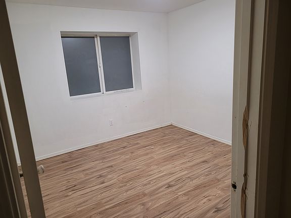 1st Bedroom with attached walk in closet