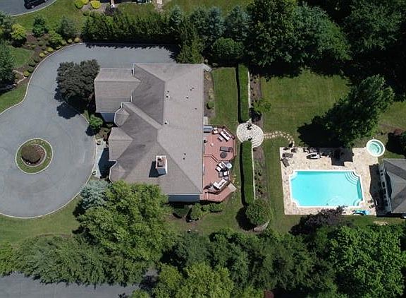 2nd image of 25 Thames Dr