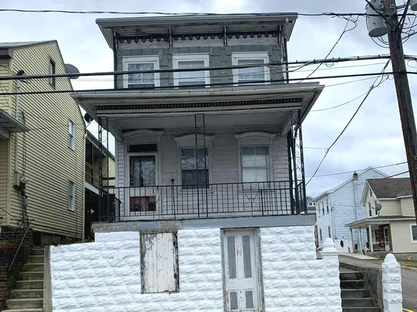 31 Front St, Cressona, PA 17929