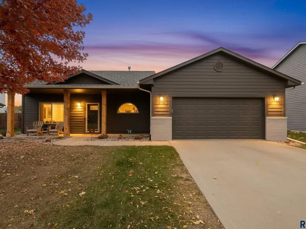 900 Hemlock St, Harrisburg, SD 57032