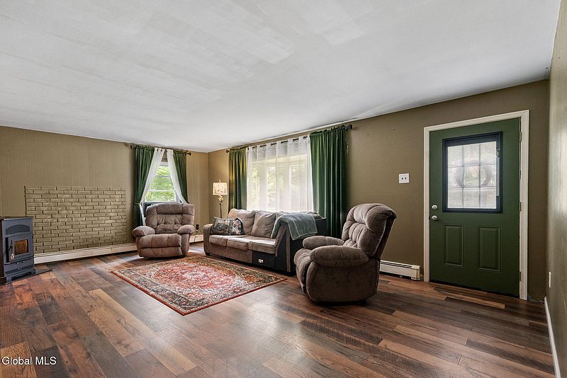 4th image of 1805 Hermance Road