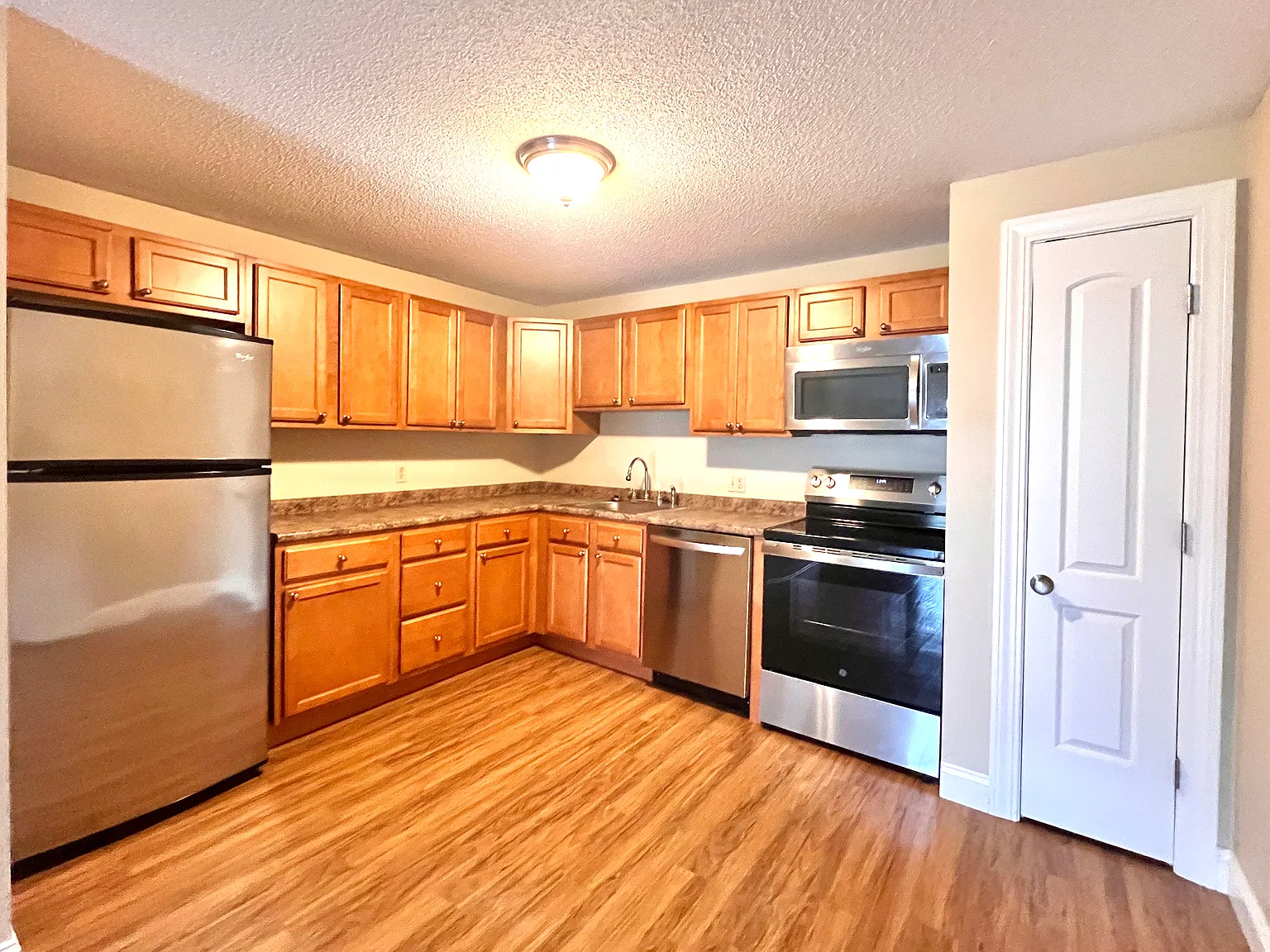 2 bed, 804 sqft, $2,250 — Photo 2