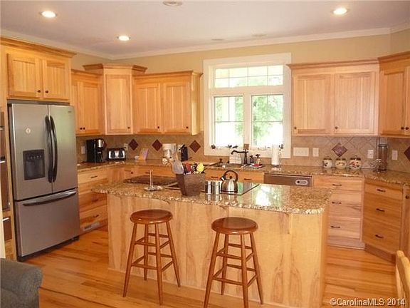 5th image of 151 Oak Forest Dr