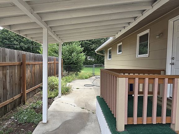 5th image of 12516-12518 E Boone Ave