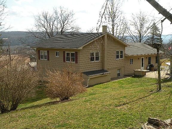 4th image of 681 Hillside Dr