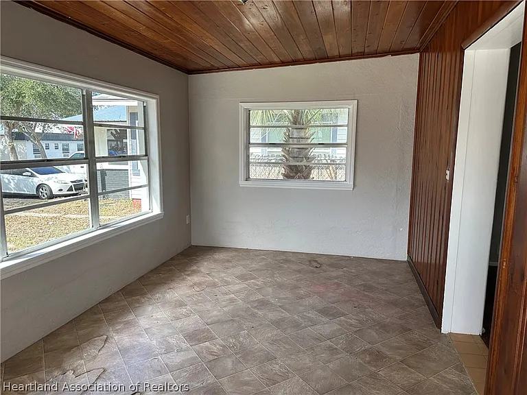 228 Magnolia Ave — Photo 4