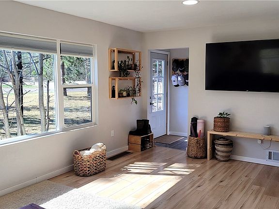 3rd image of 16076 W Park Road