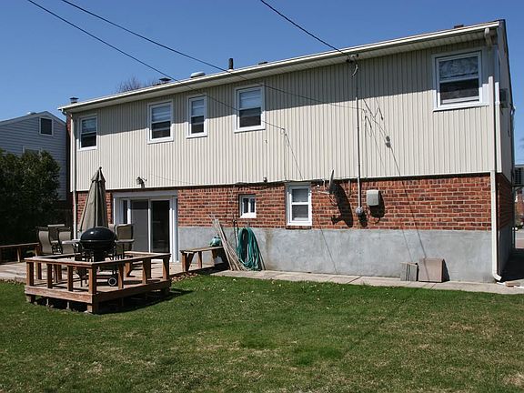 3rd image of 90 Hillary Ln