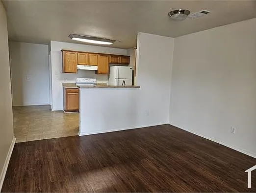 2208 Wewoka St — Photo 2