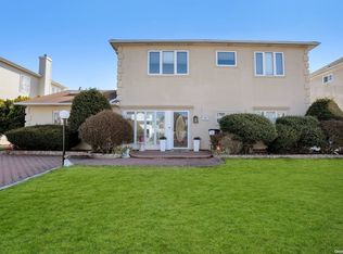 46 Southwood Cir, Syosset, NY 11791