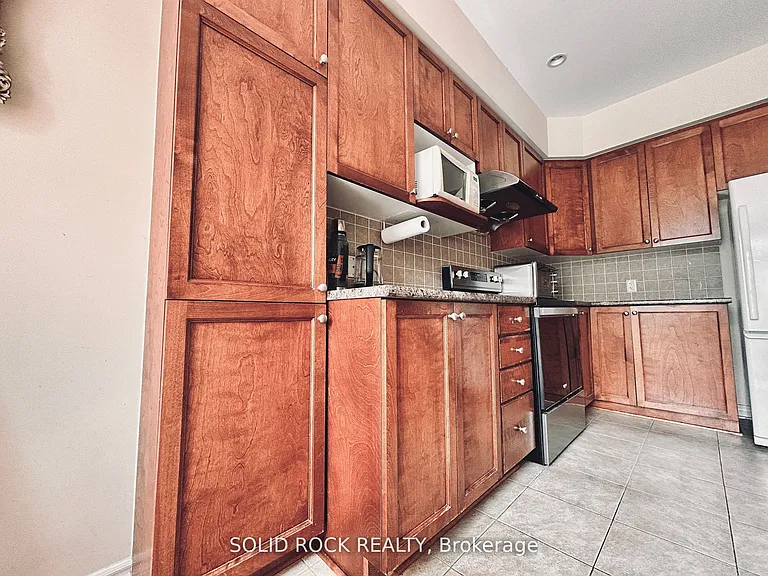66 Madelon Dr — Photo 10
