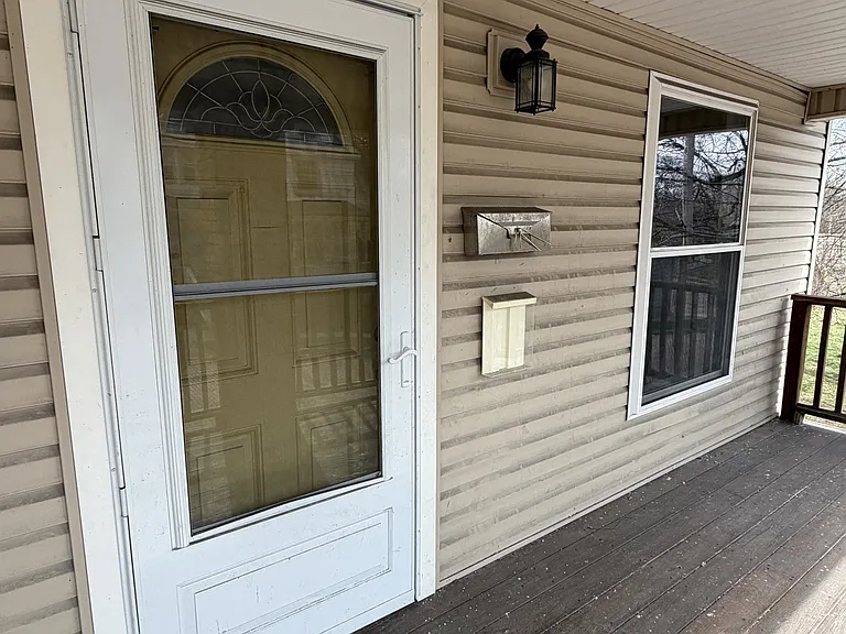 1071 Ackley St — Photo 8