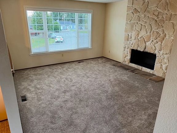 4th image of 5327 85th Pl NE