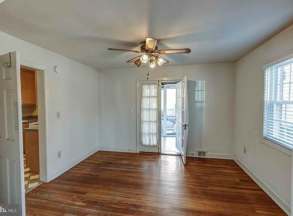 3rd image of 172 N Columbus St