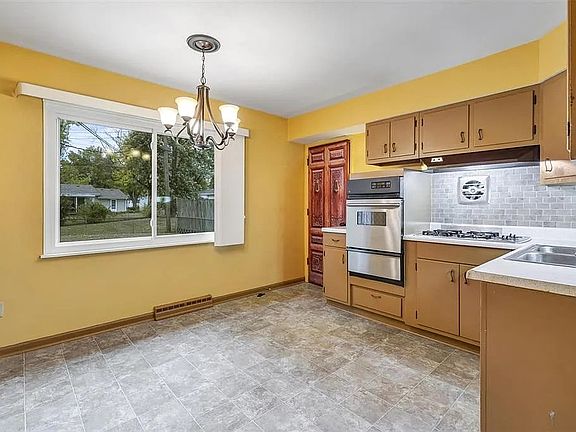 4th image of 6802 Cherryvale Dr
