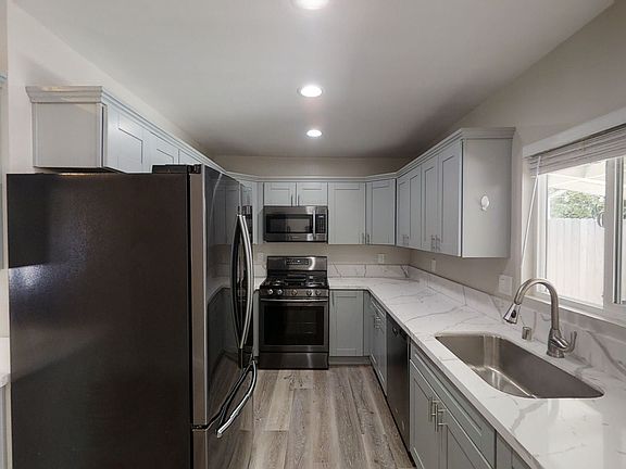 4th image of 5228 E Falls View Dr