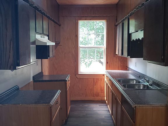3rd image of 109 S Osage St