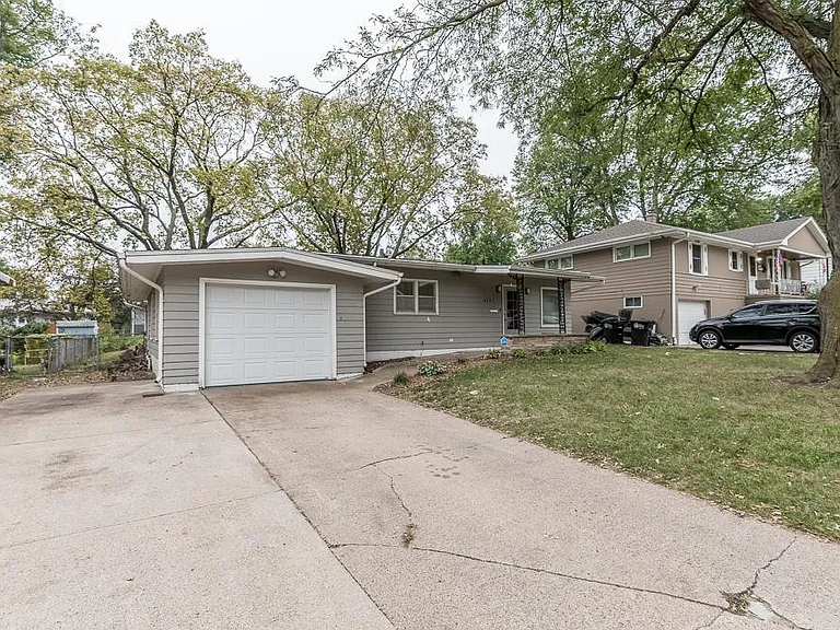 4925 Browne St — Photo 2