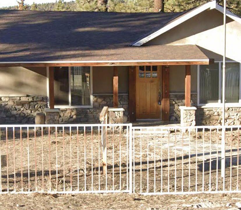 1st image of 998 Hemlock Ln