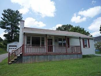 2nd image of 805 College St