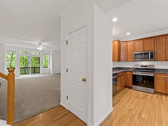 3rd image of 108 Melbourne Park #E