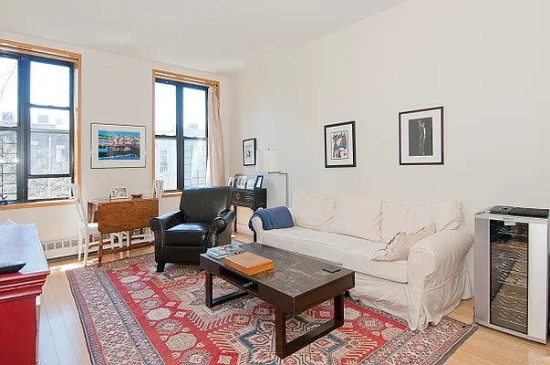 Rented by Perry Associates NYC Inc | media 8