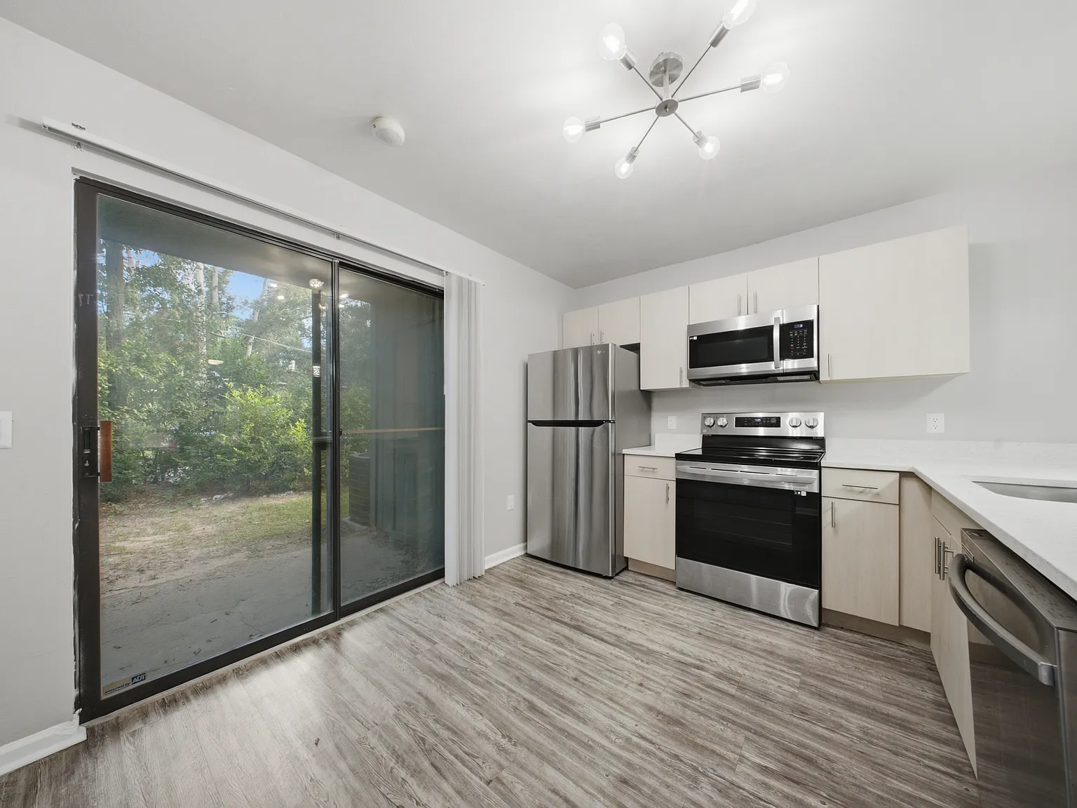 Dior Apartments — Photo 4