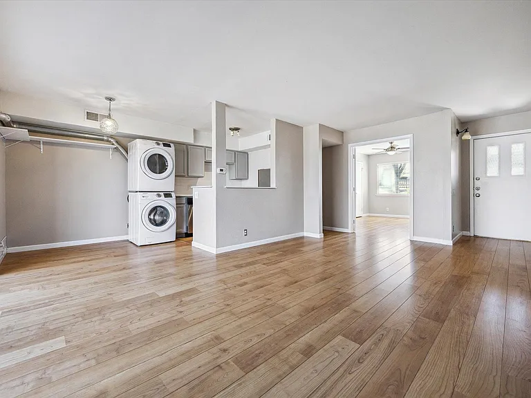 1304 Mariposa Dr #104 — Photo 5